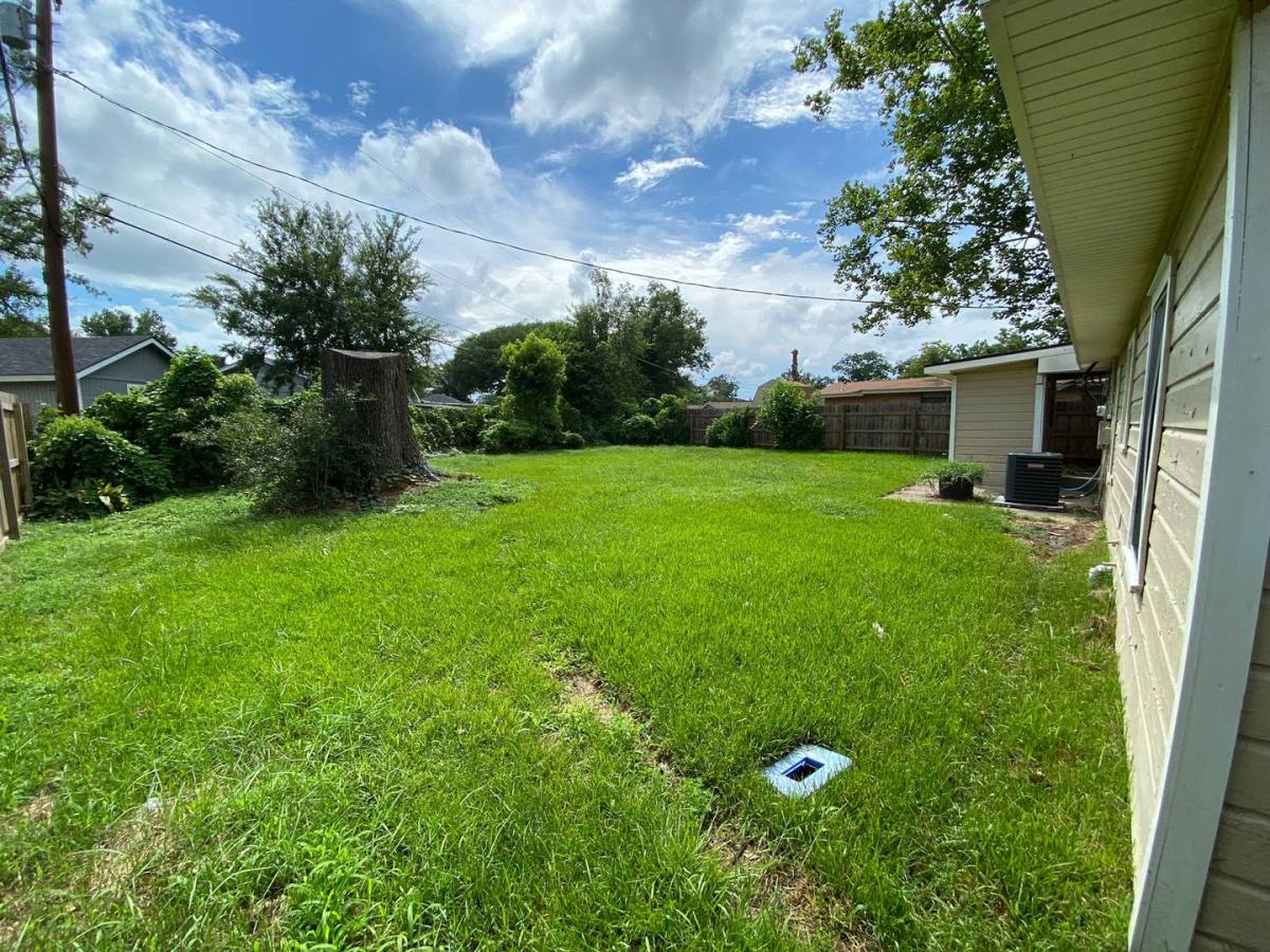 House for rent at 403 N Bluebonnet Dr, Orange, TX 77630