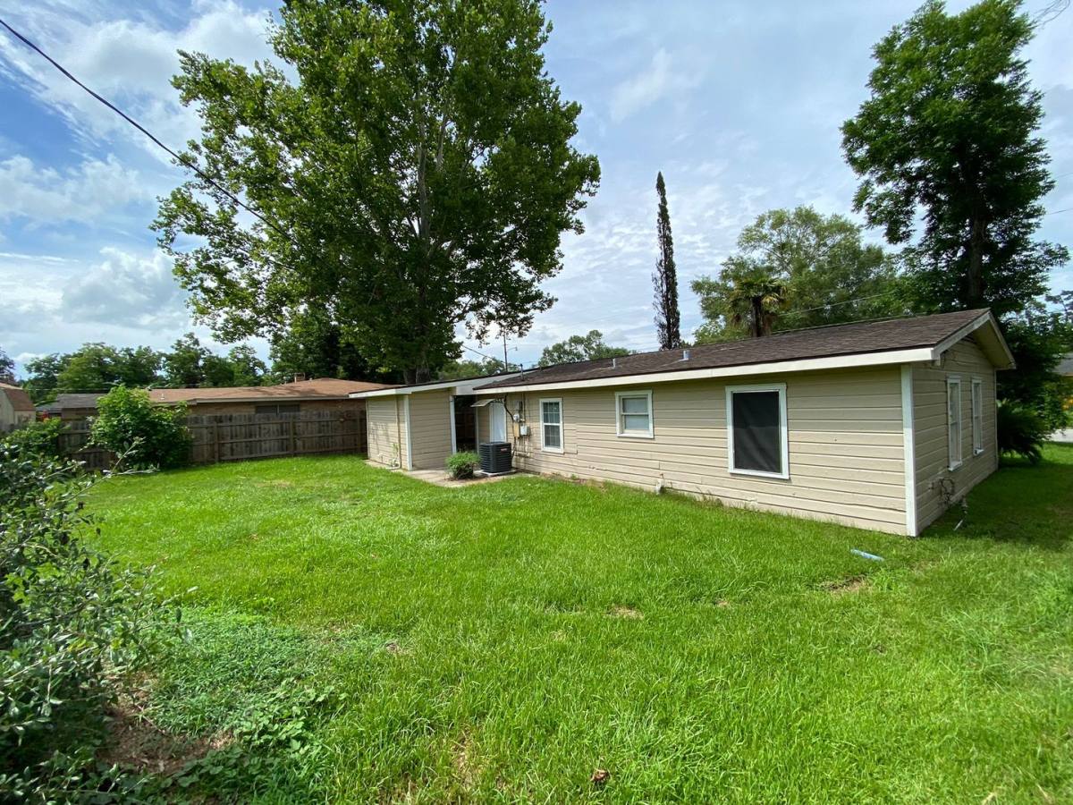 House for rent at 403 N Bluebonnet Dr, Orange, TX 77630