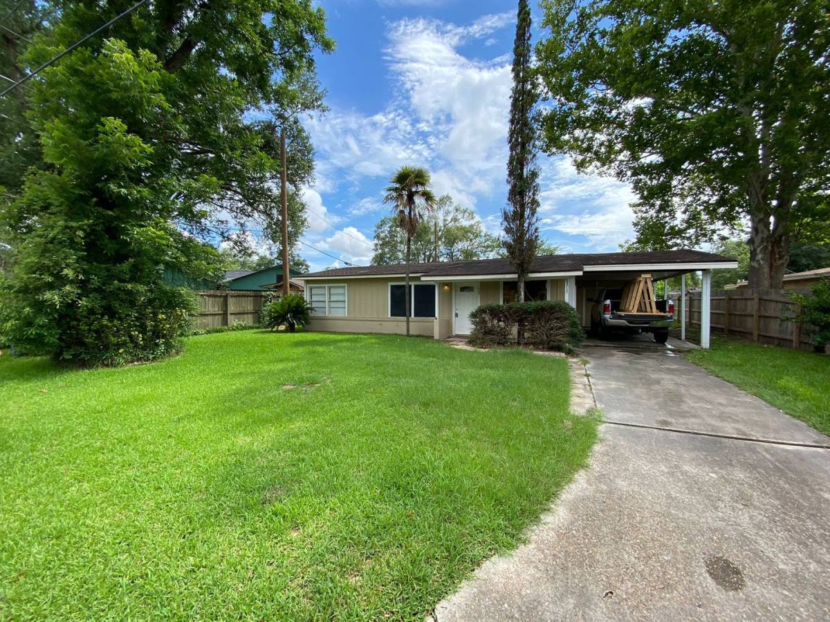 House for rent at 403 N Bluebonnet Dr, Orange, TX 77630