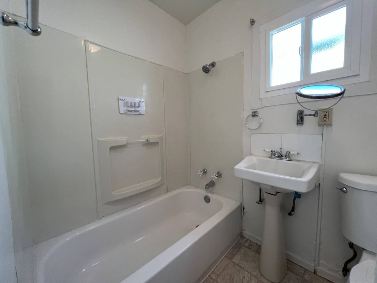 Apartment for rent at 612 E 8th St, National City, CA 91950