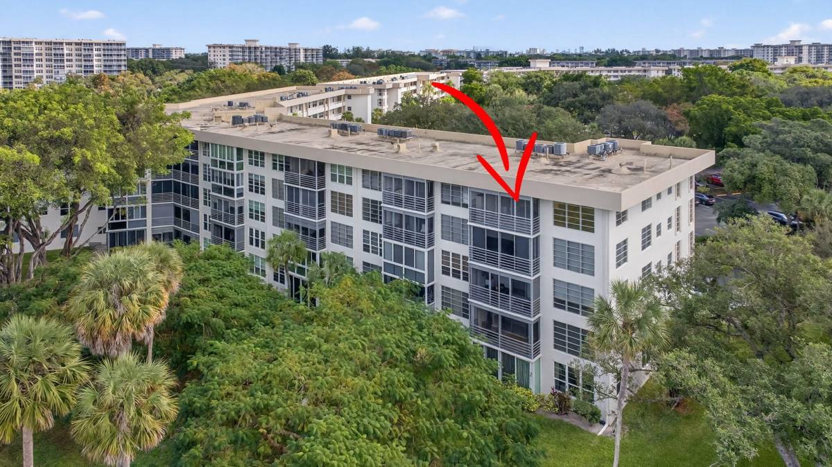 Condo for rent at 3960 Oaks Clubhouse Dr #512, Pompano Beach, FL 33069