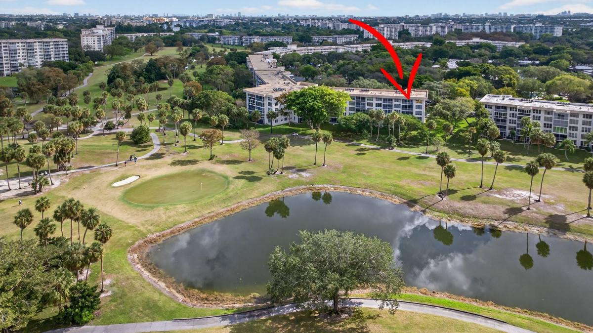 Condo for rent at 3960 Oaks Clubhouse Dr #512, Pompano Beach, FL 33069