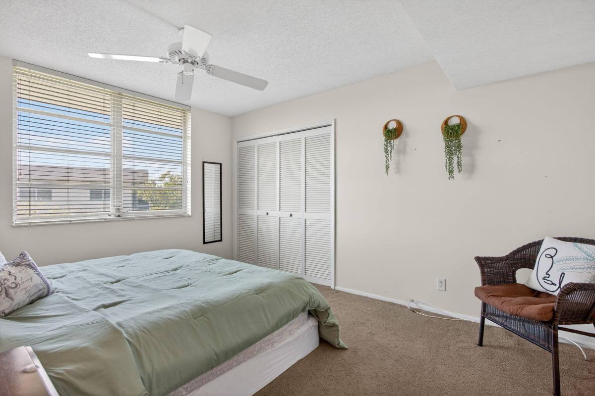 Condo for rent at 3960 Oaks Clubhouse Dr #512, Pompano Beach, FL 33069