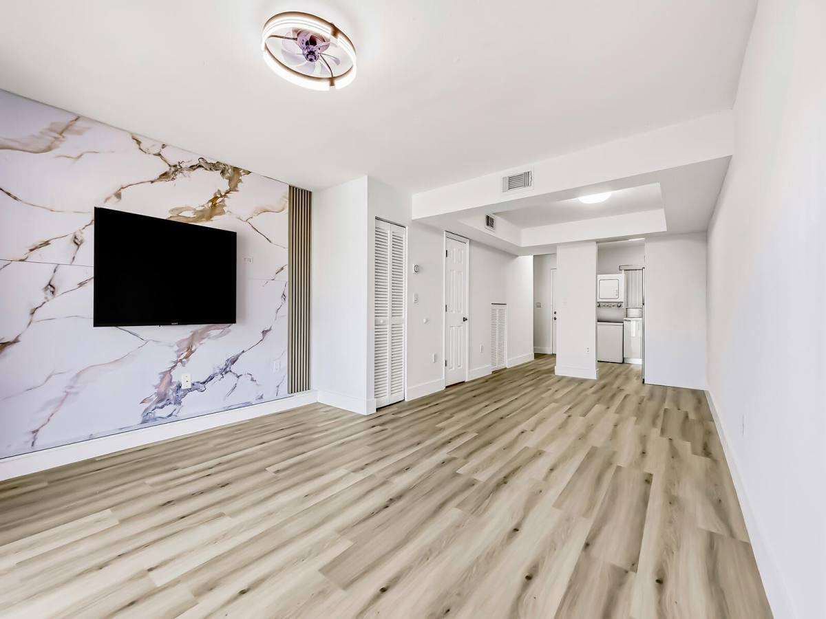 Apartment for rent at 2925 W 80th St #208, Hialeah, FL 33018