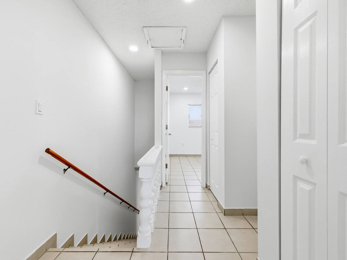 Apartment for rent at 2925 W 80th St #208, Hialeah, FL 33018