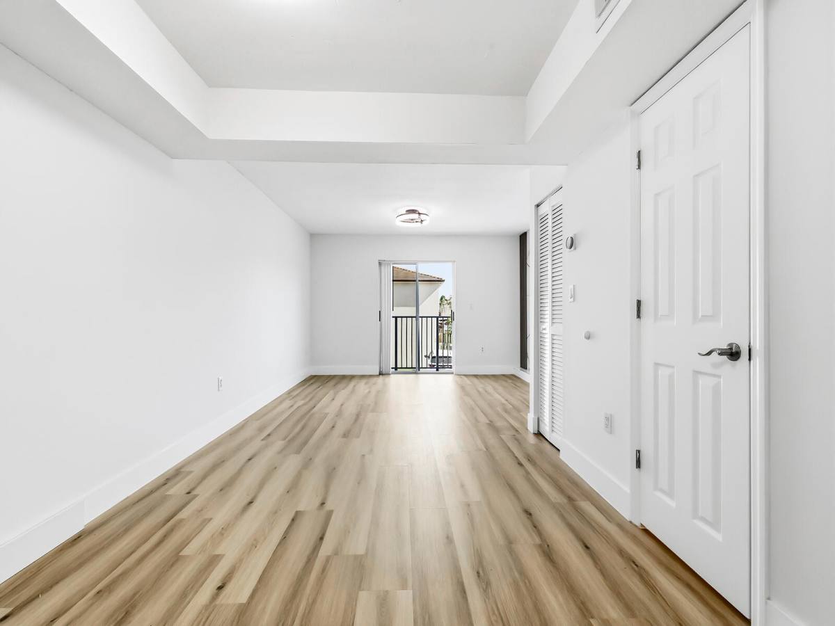 Apartment for rent at 2925 W 80th St #208, Hialeah, FL 33018