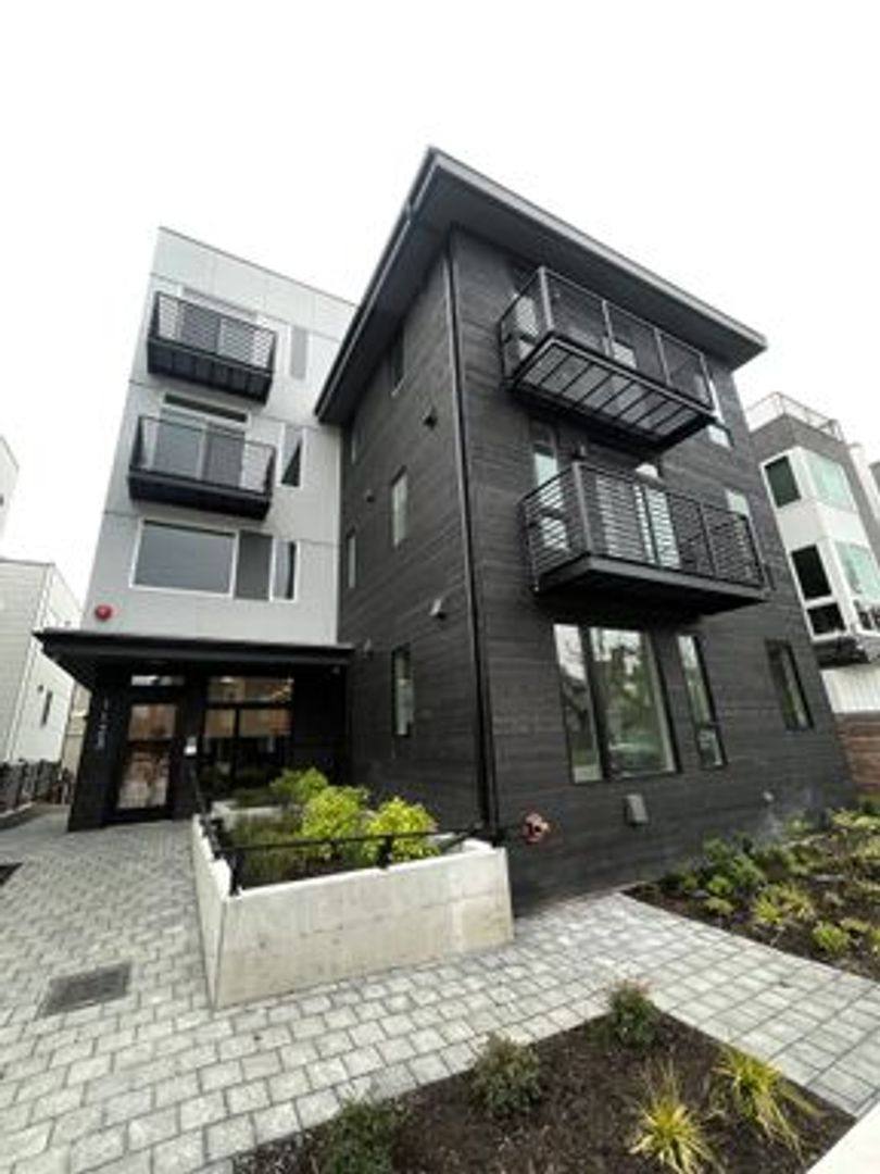 Apartment for rent at 1123 NW 57th St, Seattle, WA 98107