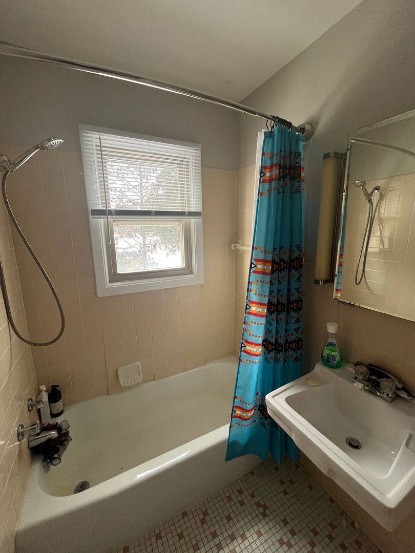 Apartment for rent at 25 W Redwing St #17, Duluth, MN 55803