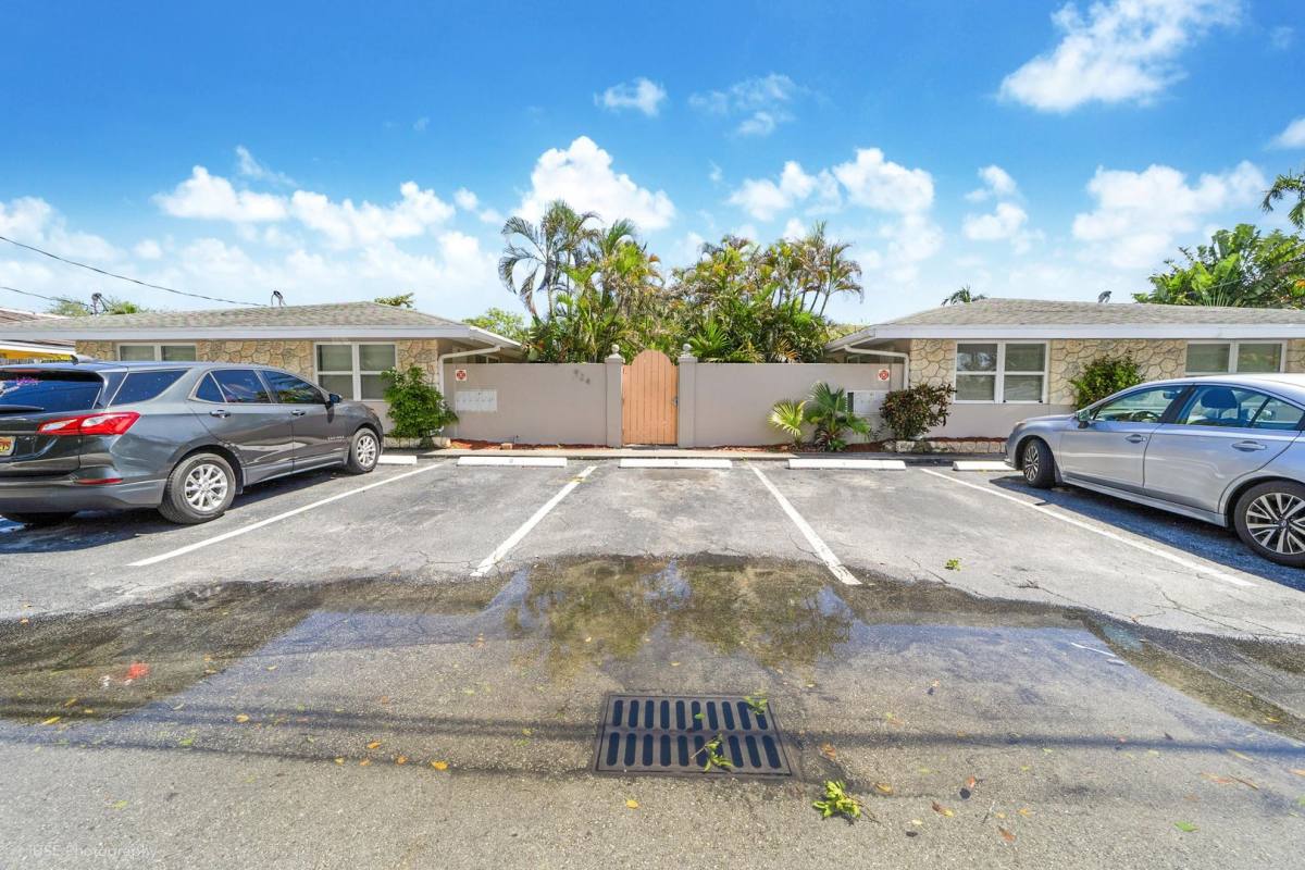 House for rent at 924 NE 17th Terrace, Fort Lauderdale, FL 33304