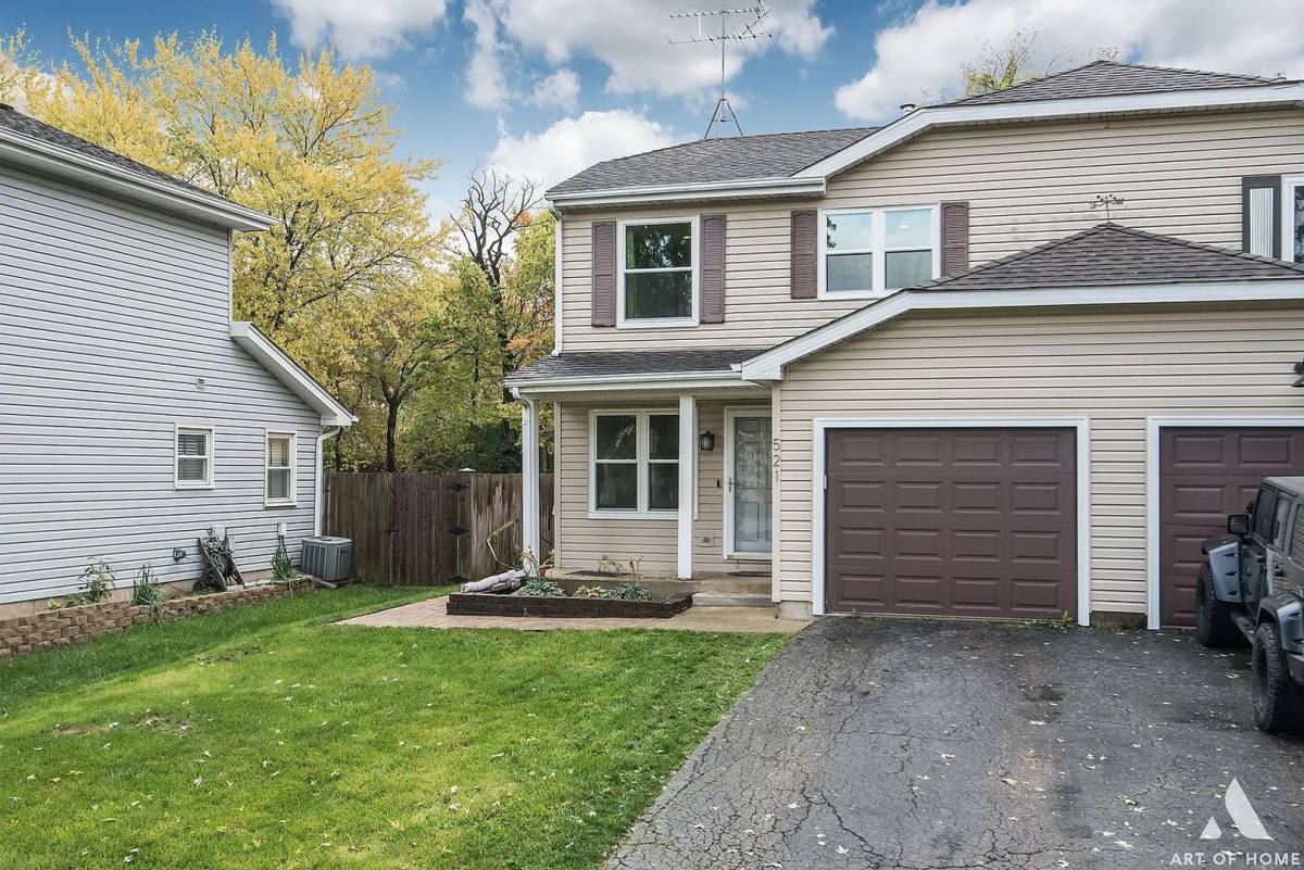 Townhouse for rent at 521 Milton Dr, Naperville, IL 60563