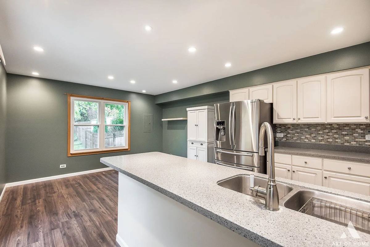 Townhouse for rent at 521 Milton Dr, Naperville, IL 60563