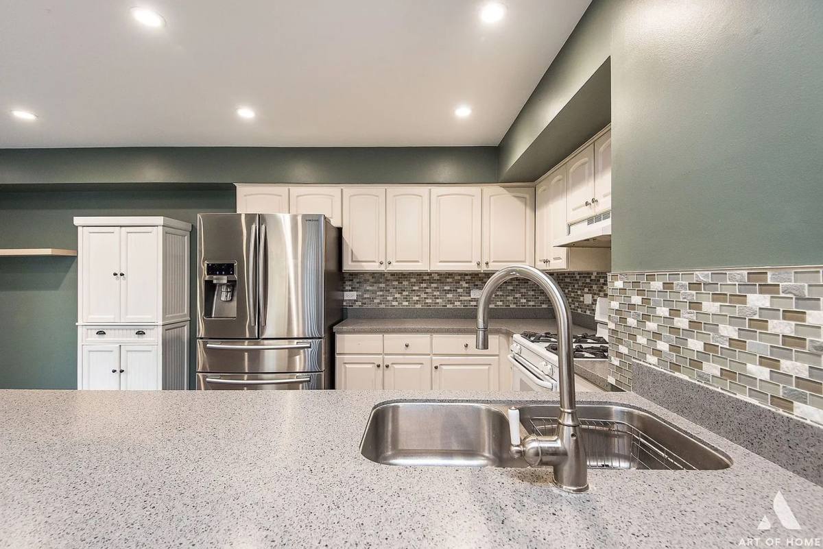 Townhouse for rent at 521 Milton Dr, Naperville, IL 60563