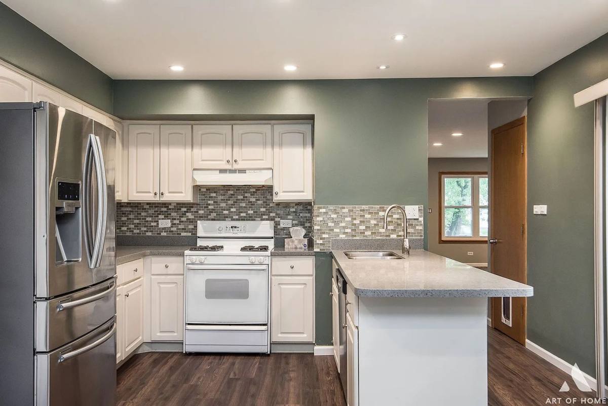 Townhouse for rent at 521 Milton Dr, Naperville, IL 60563