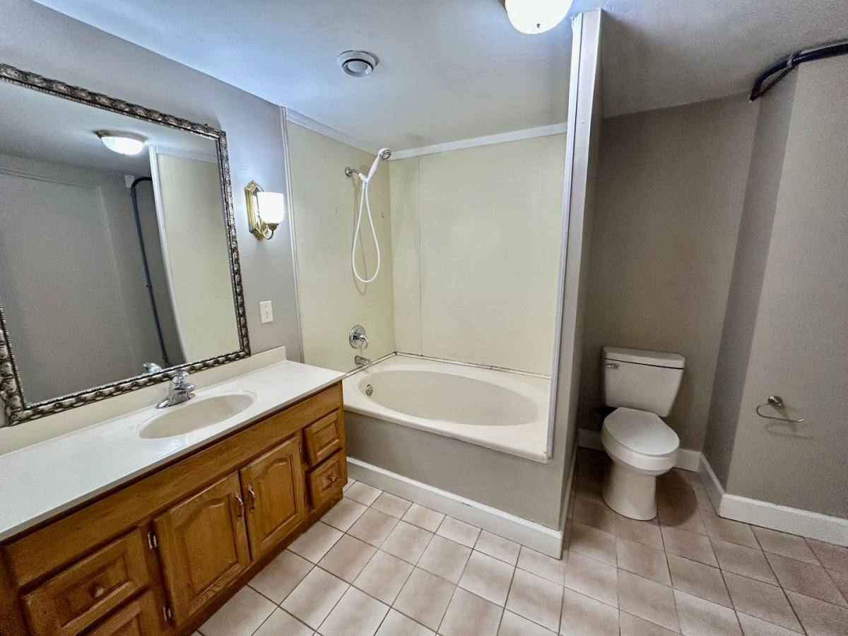 Townhouse for rent at 325 S 3rd St, Richmond, KY 40475