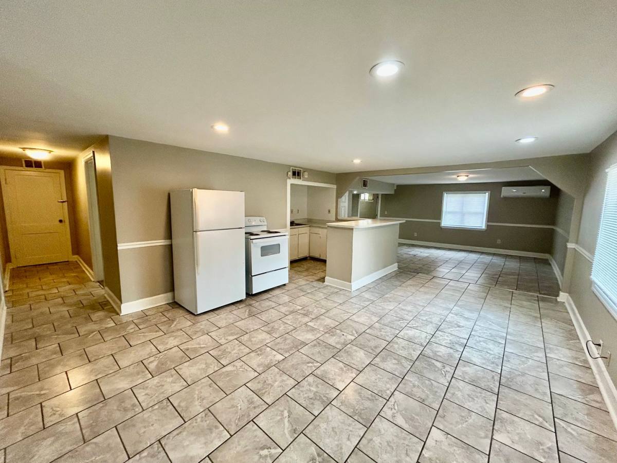 Townhouse for rent at 325 S 3rd St, Richmond, KY 40475