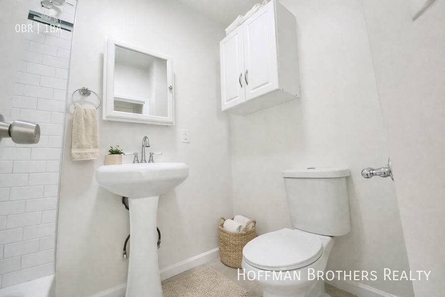 Apartment for rent at 200 S Kenmore Ave #107, Los Angeles, CA 90004