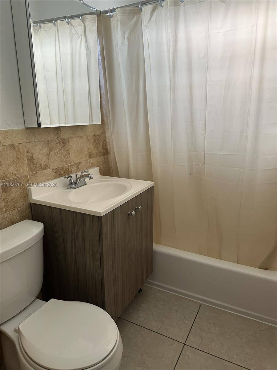 Apartment for rent at 1585 NE 125th St #8, Miami, FL 33161