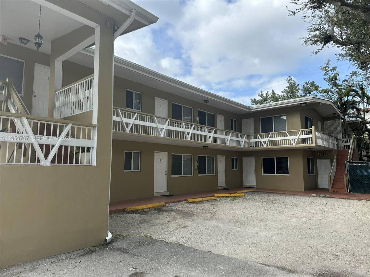 Apartment for rent at 1585 NE 125th St #8, Miami, FL 33161