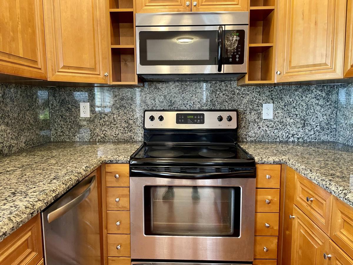 Apartment for rent at 101 N Lakeside Dr #101-1, Lake Worth Beach, FL 33460