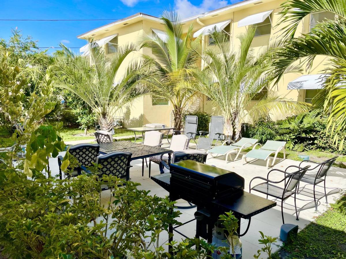 Apartment for rent at 101 N Lakeside Dr #101-1, Lake Worth Beach, FL 33460