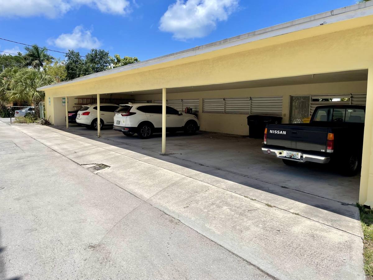 Apartment for rent at 101 N Lakeside Dr #101-1, Lake Worth Beach, FL 33460
