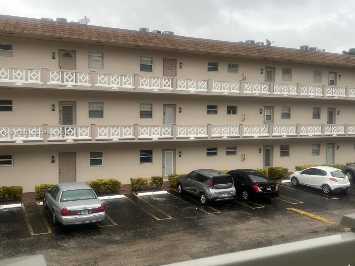 Apartment for rent at 5181 W Oakland Park Blvd #110, Fort Lauderdale, FL 33313