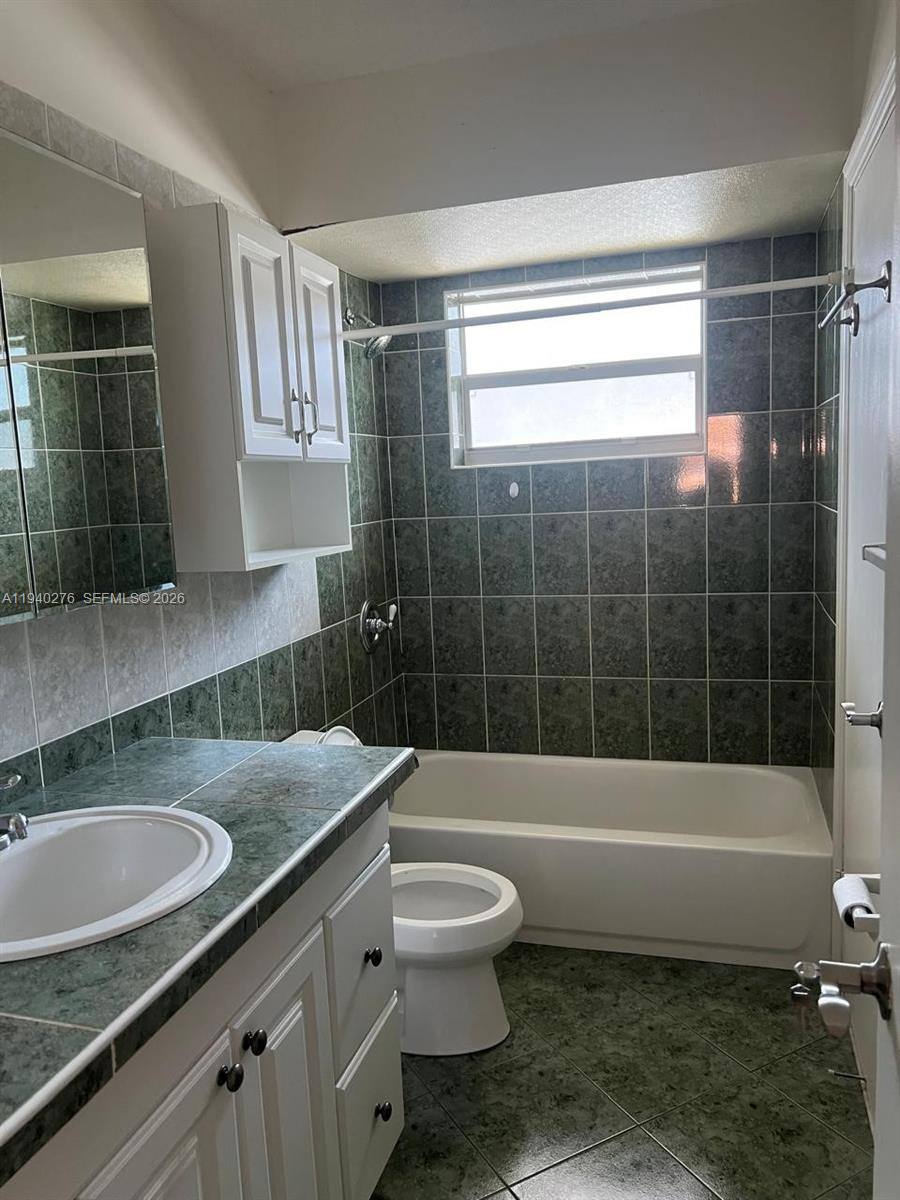 Apartment for rent at 5181 W Oakland Park Blvd #110, Fort Lauderdale, FL 33313