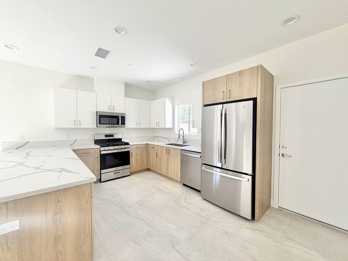 Townhouse for rent at 68160 - 68162 Modalo Rd, Cathedral City, CA 92234