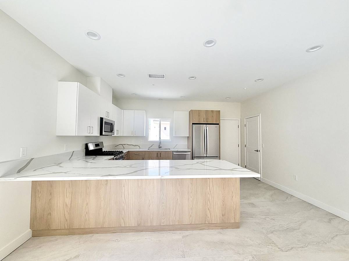 Townhouse for rent at 68160 - 68162 Modalo Rd, Cathedral City, CA 92234