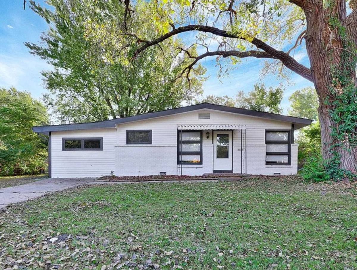 House for rent at 6020 N E Park View St, Wichita, KS 67219