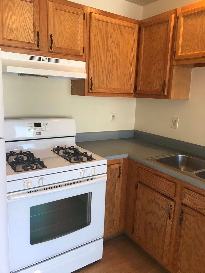 Apartment for rent at 1301 E Indian Trail, Aurora, IL 60505