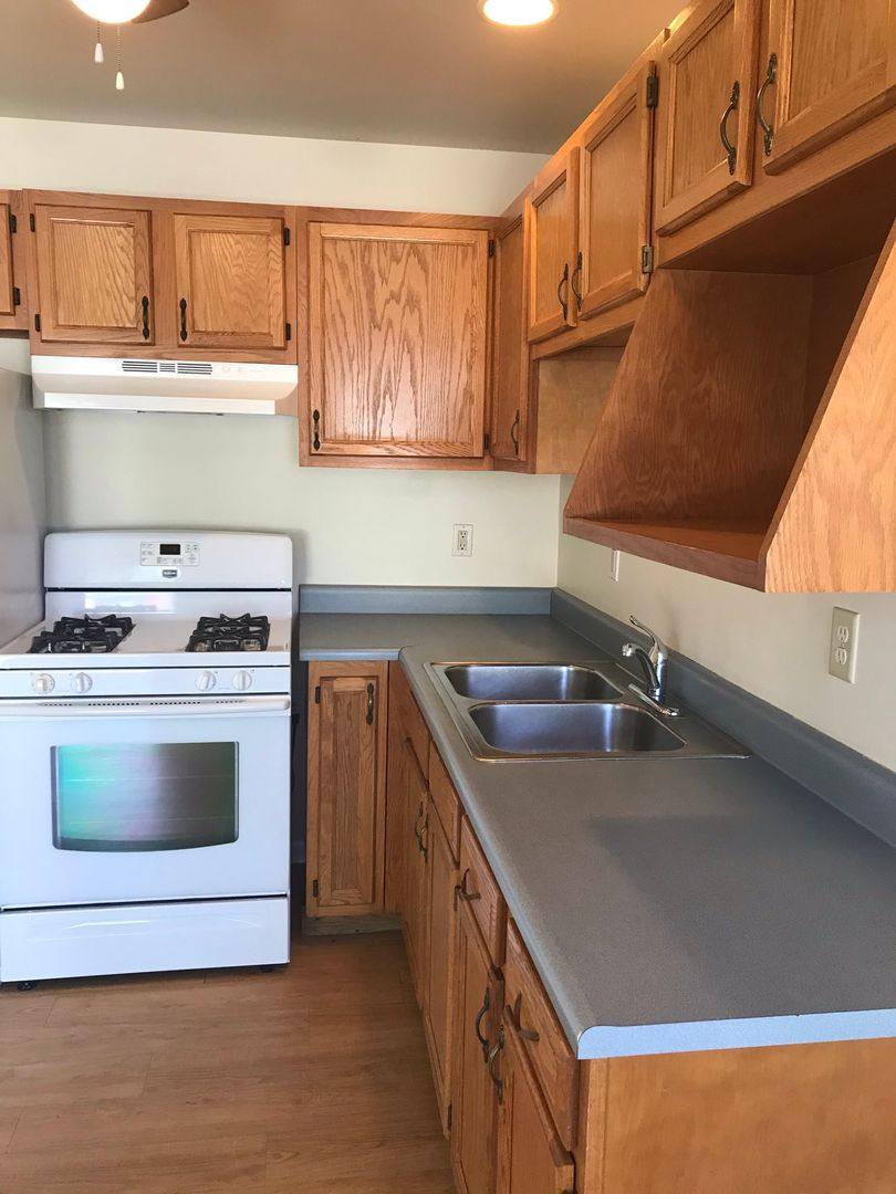 Apartment for rent at 1301 E Indian Trail, Aurora, IL 60505
