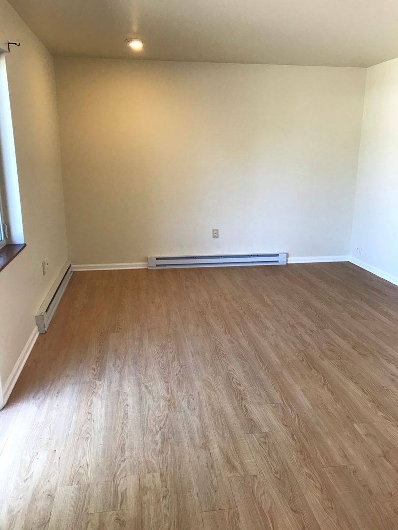 Apartment for rent at 1301 E Indian Trail, Aurora, IL 60505