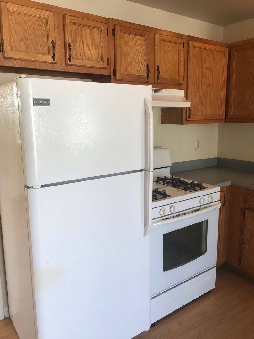 Apartment for rent at 1301 E Indian Trail, Aurora, IL 60505