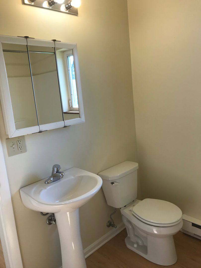 Apartment for rent at 1301 E Indian Trail, Aurora, IL 60505