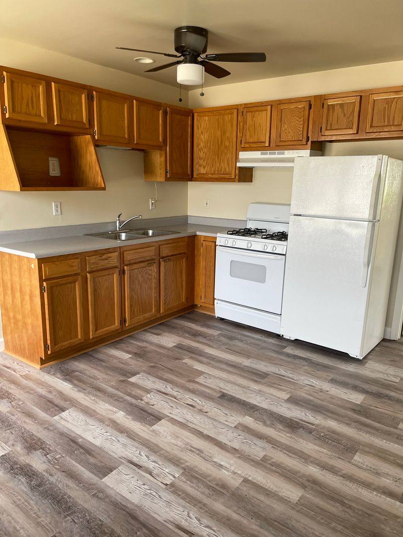 Apartment for rent at 1301 E Indian Trail, Aurora, IL 60505