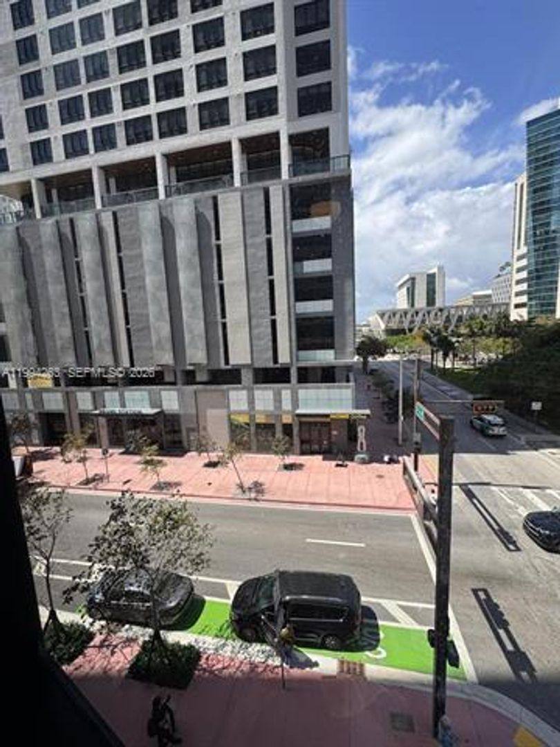 Apartment for rent at 225 N Miami Ave, Miami, FL 33128