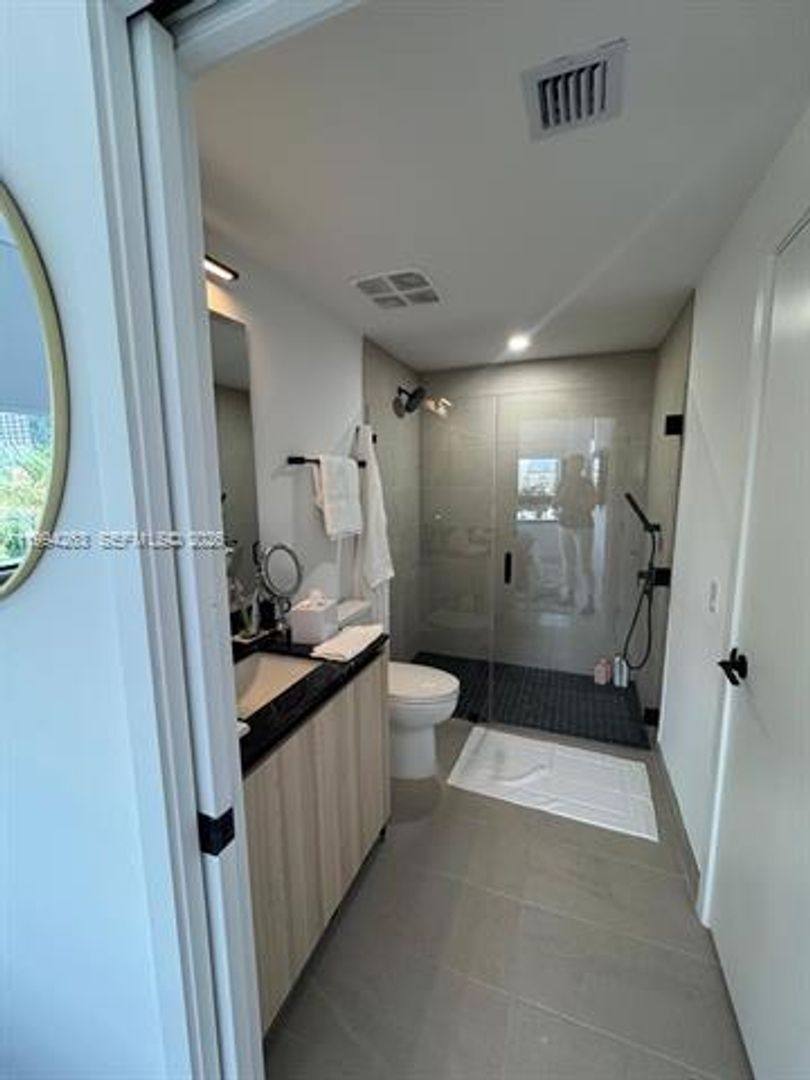 Apartment for rent at 225 N Miami Ave, Miami, FL 33128