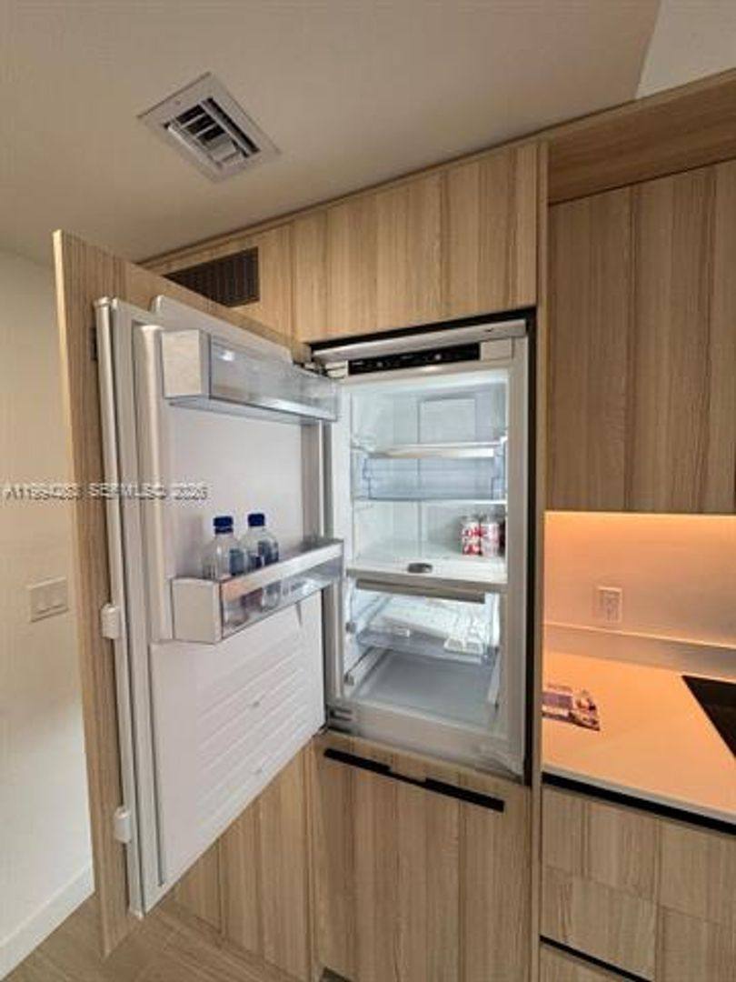Apartment for rent at 225 N Miami Ave, Miami, FL 33128