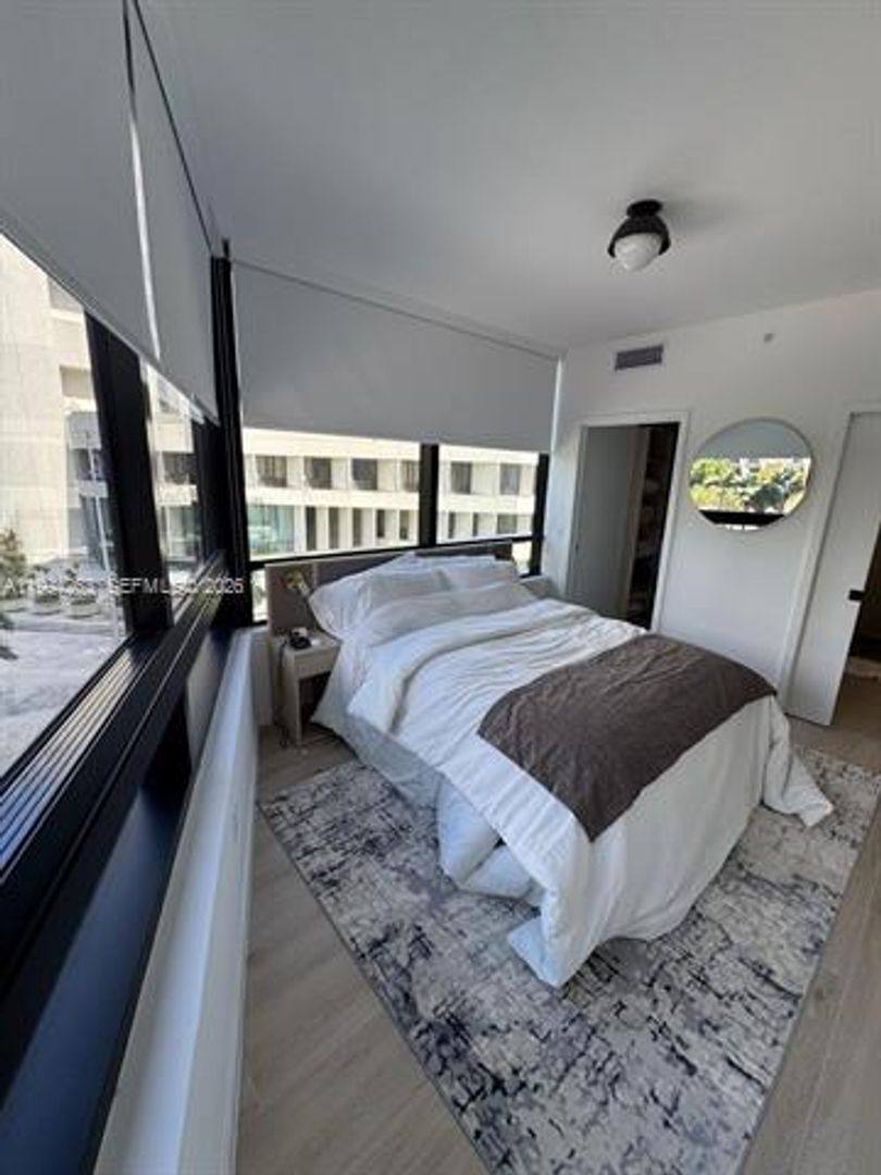 Apartment for rent at 225 N Miami Ave, Miami, FL 33128