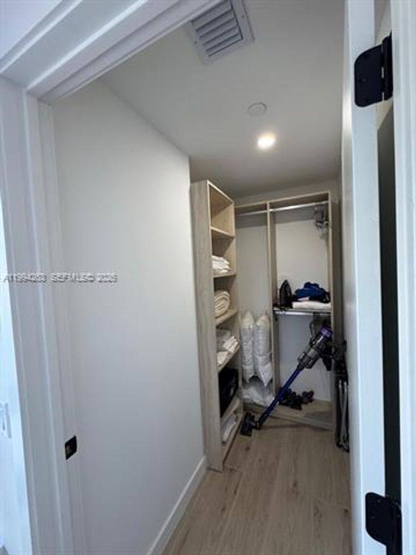 Apartment for rent at 225 N Miami Ave, Miami, FL 33128