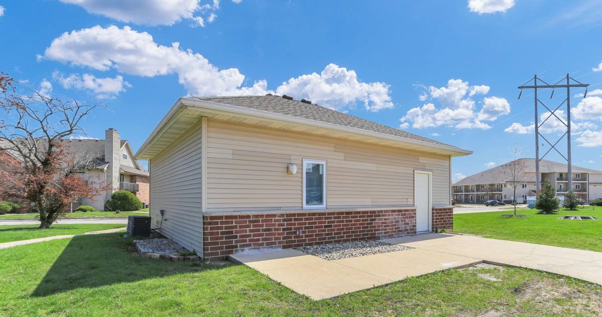 Apartment for rent at 1905 N Cunningham Ave Eastland E, Urbana, IL 61802