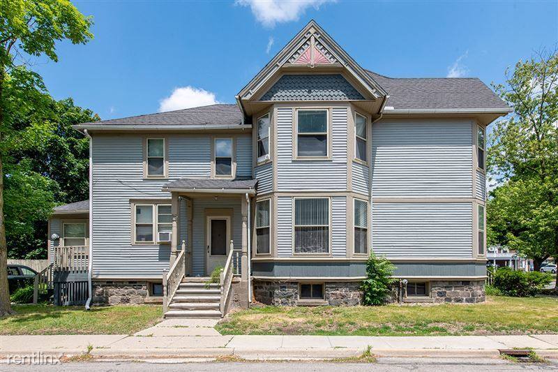 Apartment for rent at 301 N Washington, Ypsilanti, MI 48197