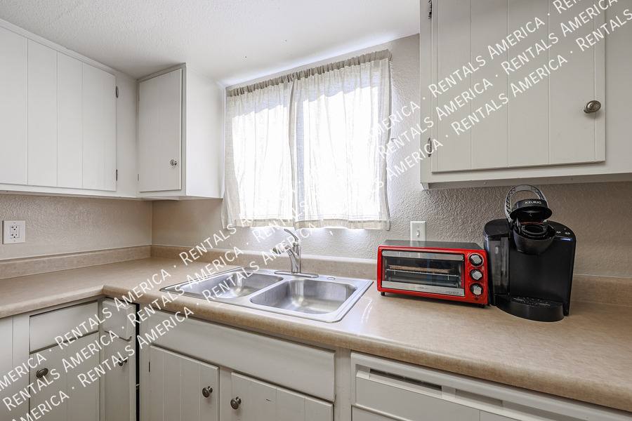 Townhouse for rent at 4555 W Continental Dr, Glendale, AZ 85308