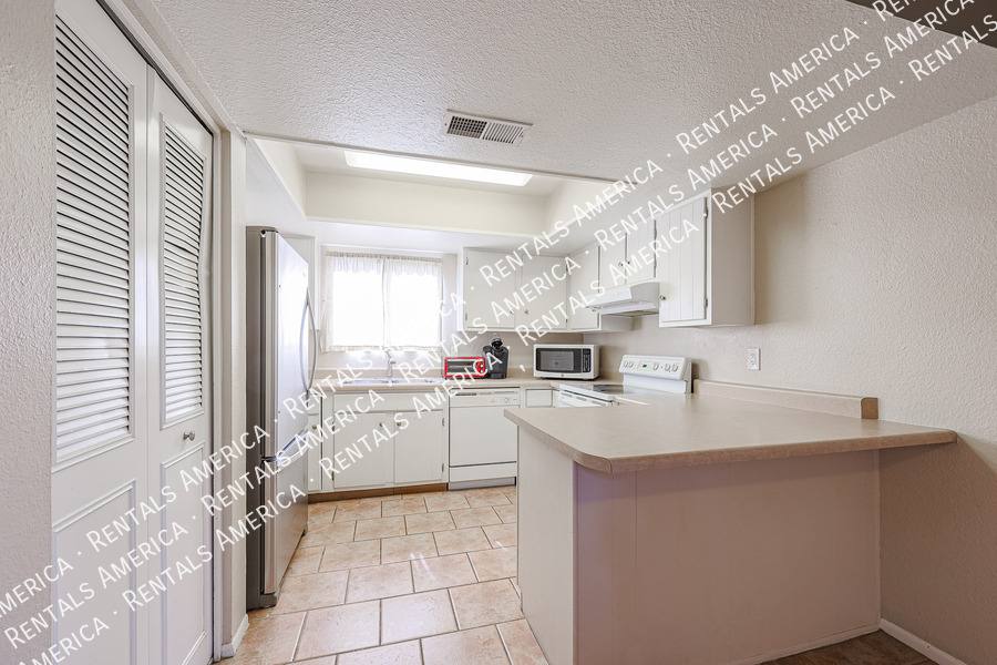 Townhouse for rent at 4555 W Continental Dr, Glendale, AZ 85308