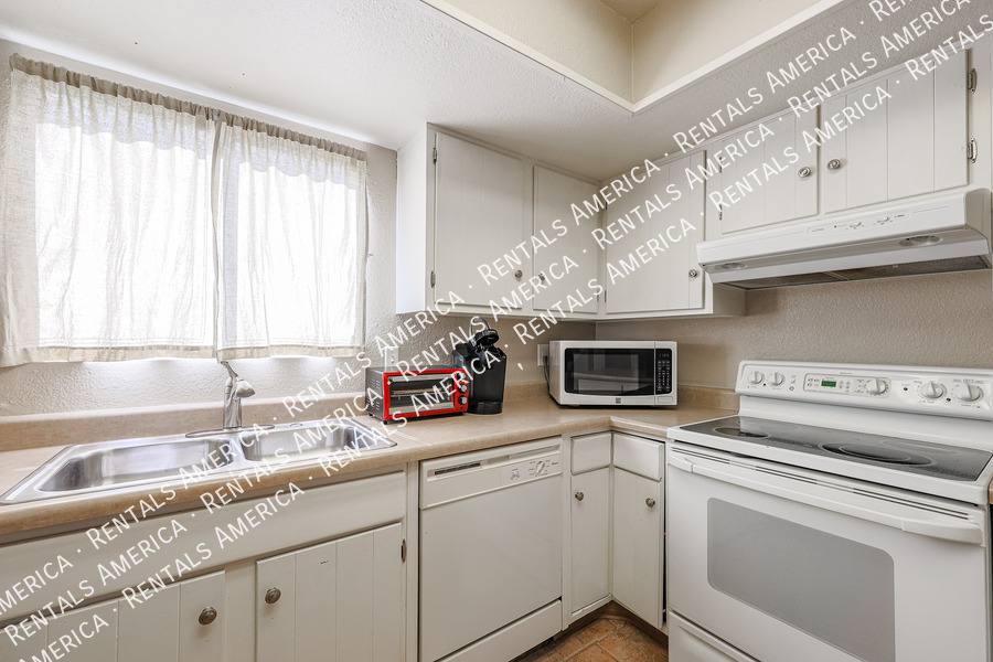 Townhouse for rent at 4555 W Continental Dr, Glendale, AZ 85308