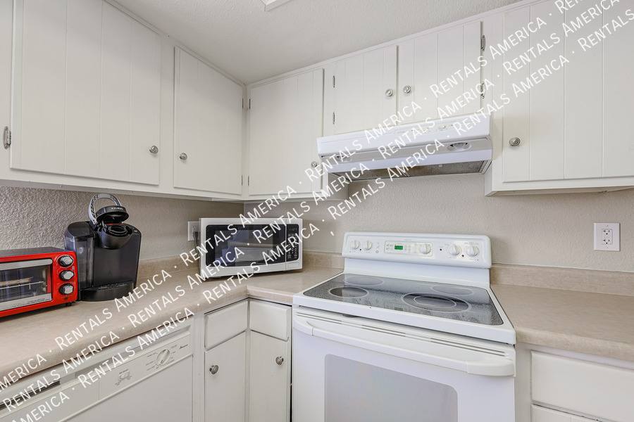 Townhouse for rent at 4555 W Continental Dr, Glendale, AZ 85308