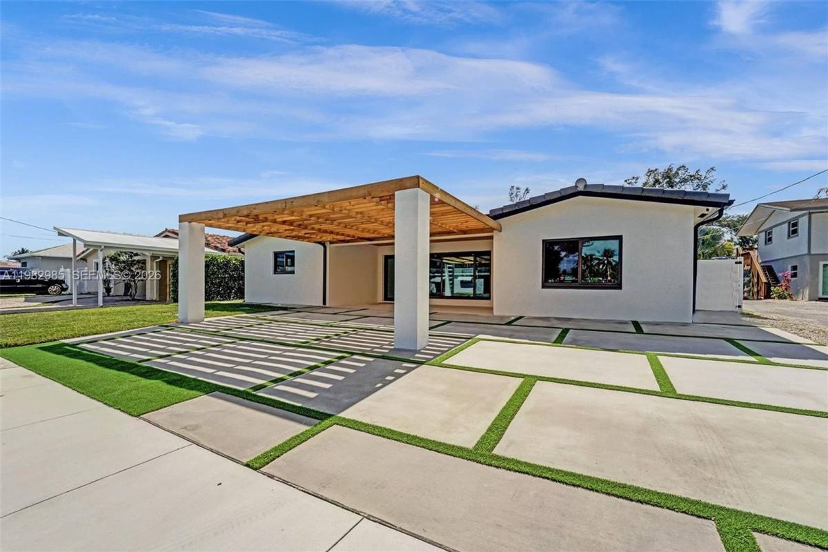 House for rent at 915 NW 7th St, Dania, FL 33004