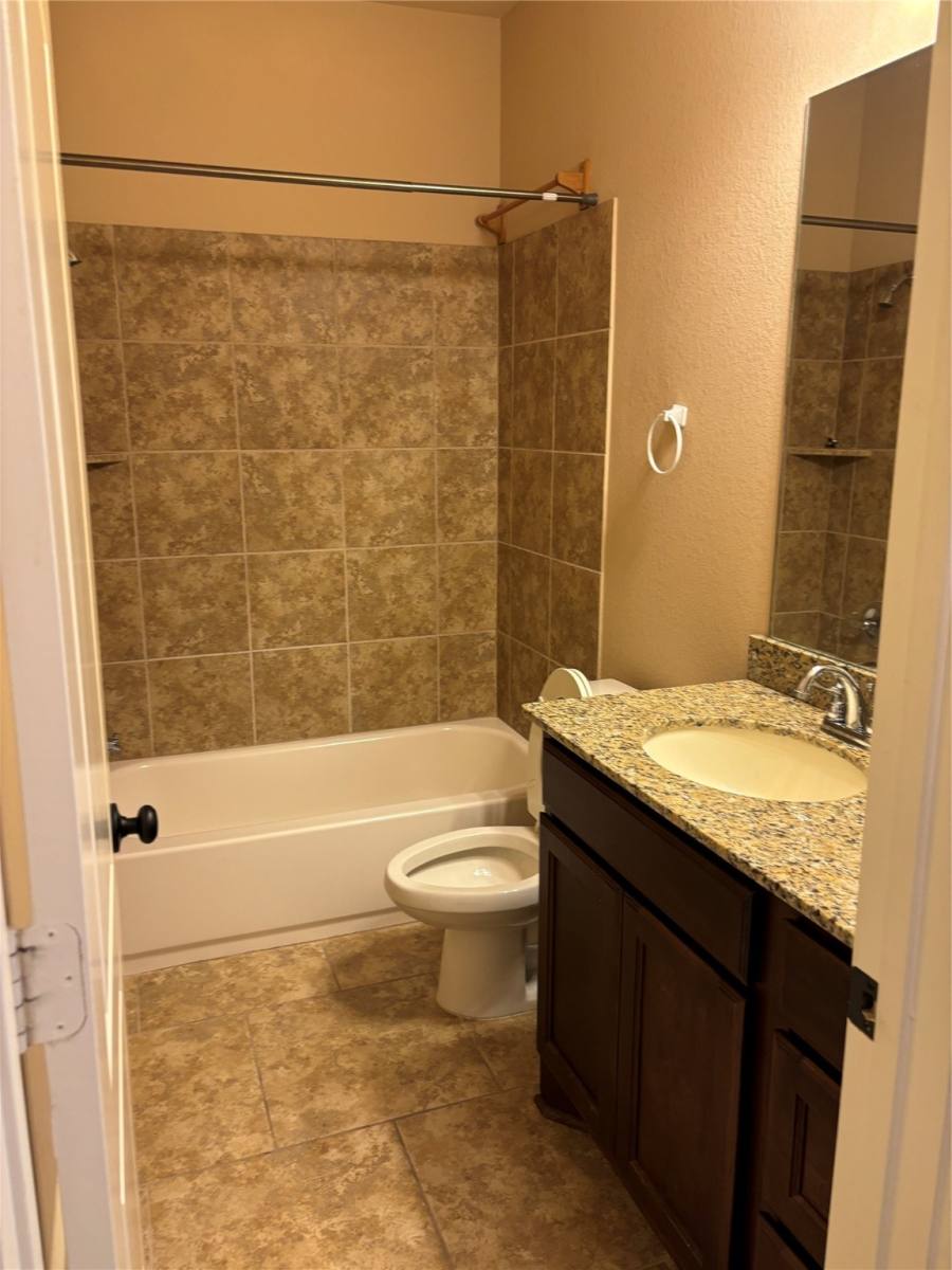 Apartment for rent at 27410 Bentridge Park Lane, Katy, TX 77494
