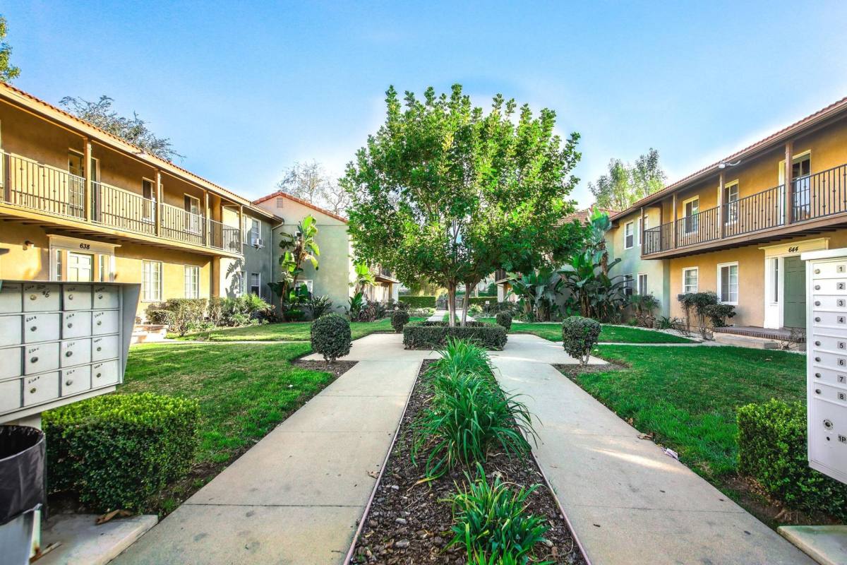 Apartment for rent at 645 W Pomona Blvd, Monterey Park, CA 91754